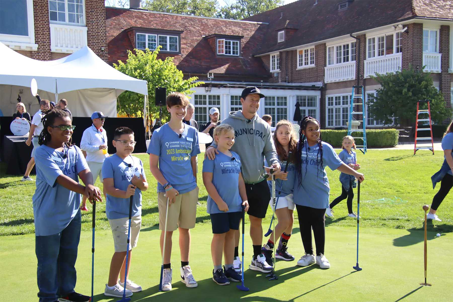 Mark Wahlburg golfing