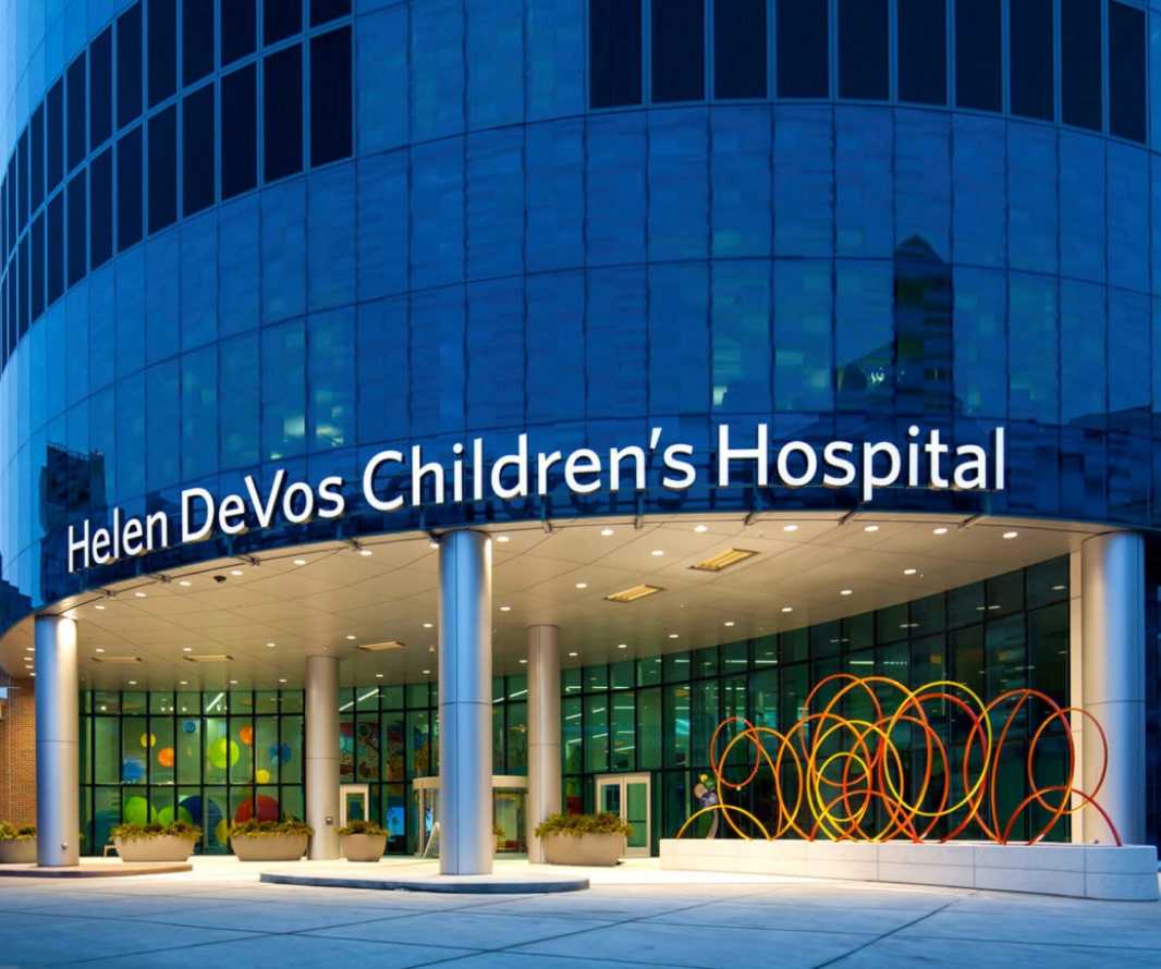 Main entrance to Helen DeVos Children's Hospital in the dusk