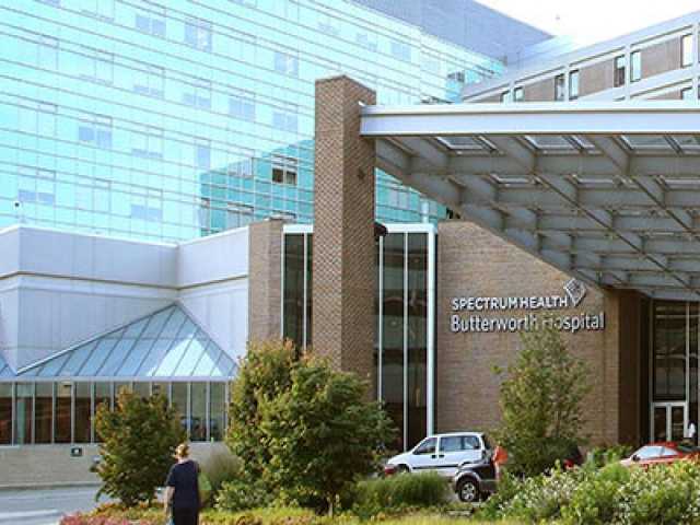 Front entrance of Corewell Health Beaumont Hospital